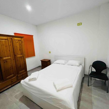 Habitacion Comoda เซบีญา ภายนอก รูปภาพ
