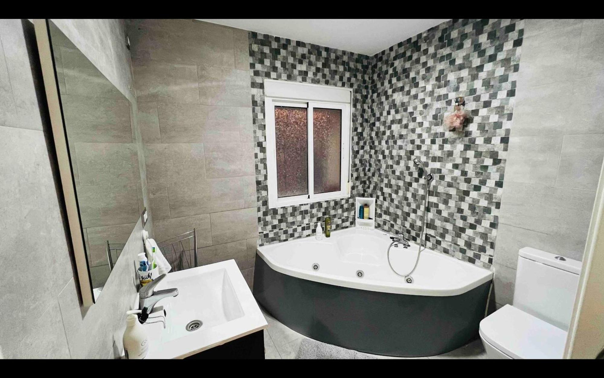 Habitacion Comoda เซบีญา ภายนอก รูปภาพ